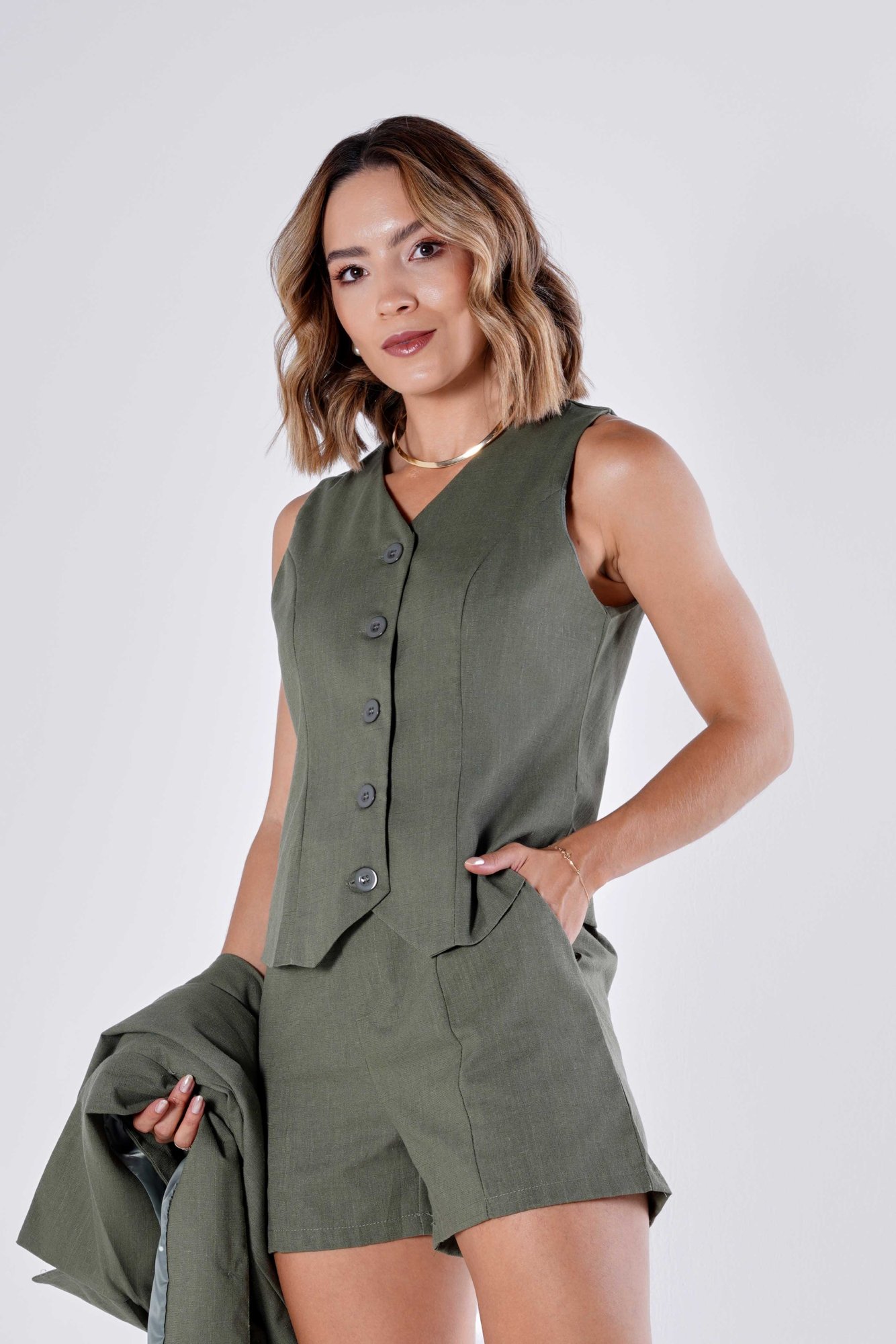 Conjunto Feminino Alfaiataria Short e Colete em Linho | Loja Platô