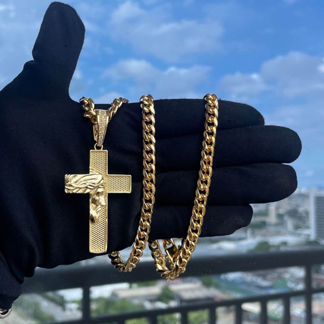 Corrente Cuban 7mm + Pingente Cruz Face de Cristo Cravejado - Banhado a Ouro 18k