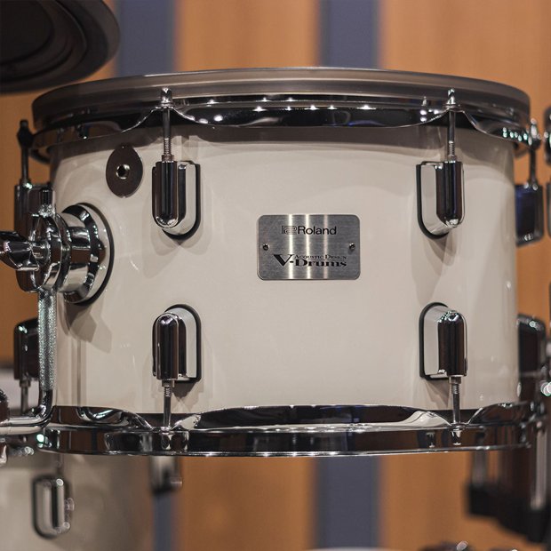 bateria-roland-v-drums-vad706-acustic-design-pearl-white-5-pratos-fone-rh-3000v-seminova-impecavel-unica-no-brasil-3
