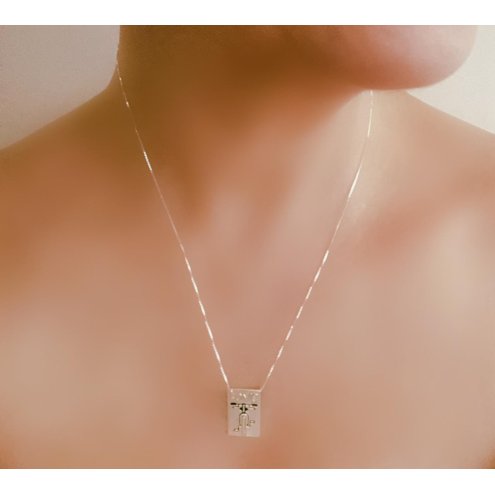 colar-love-bike-em-prata-com-modelo-2