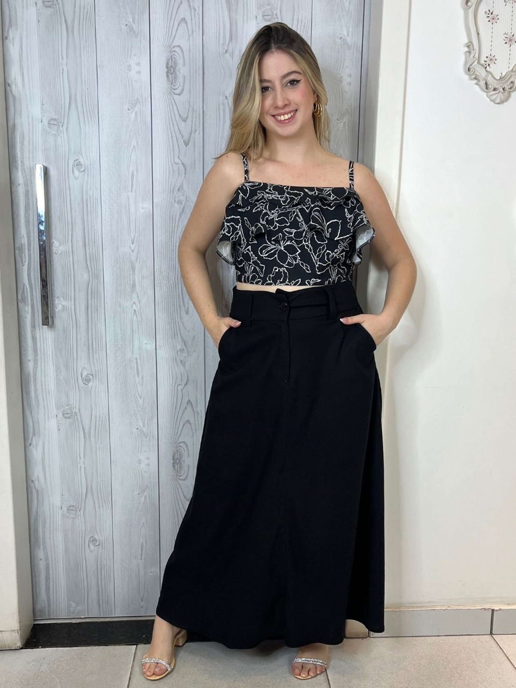 Saia Mídi Evasê Linho