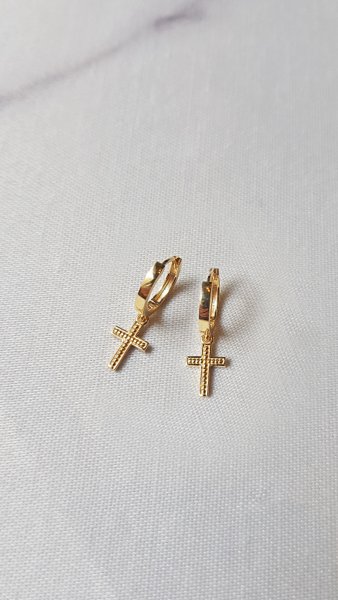 Brinco Argola Ouro 18k com Pingente Cruz