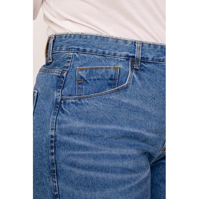 Short jeans c/ fenda e cós estampado plus size