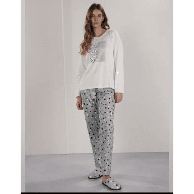 Pijama com blusa manga longa e calça