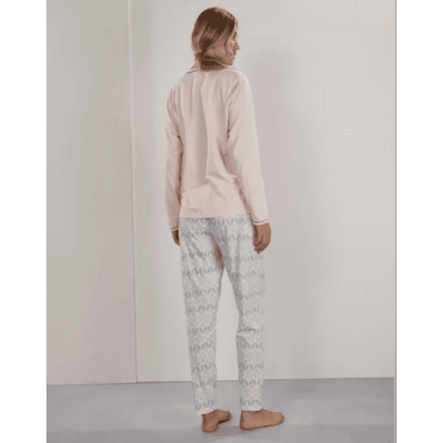 Pijama com abertura frontal e calça estampada