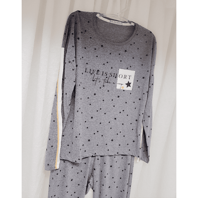 Pijama cinza com listras