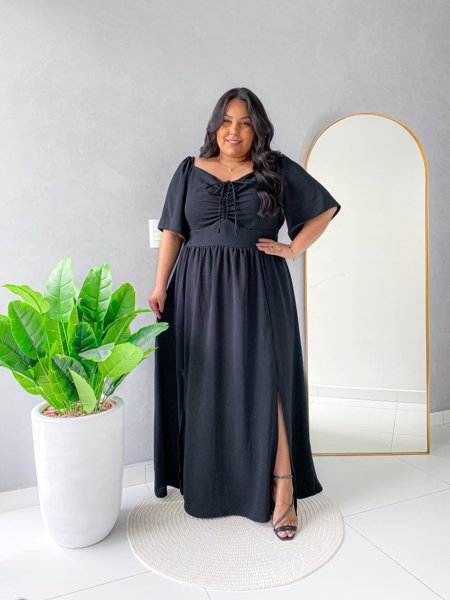Vestido longo Preto com regulagem no busto, lastex na parte de