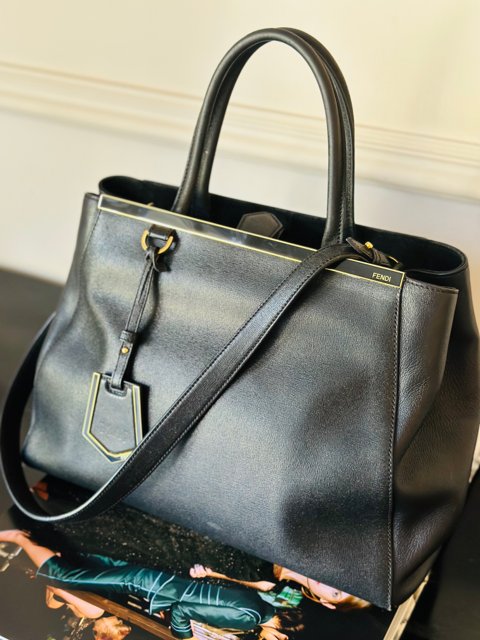 Bolsa Fendi 2Jours Medium Couro Preto