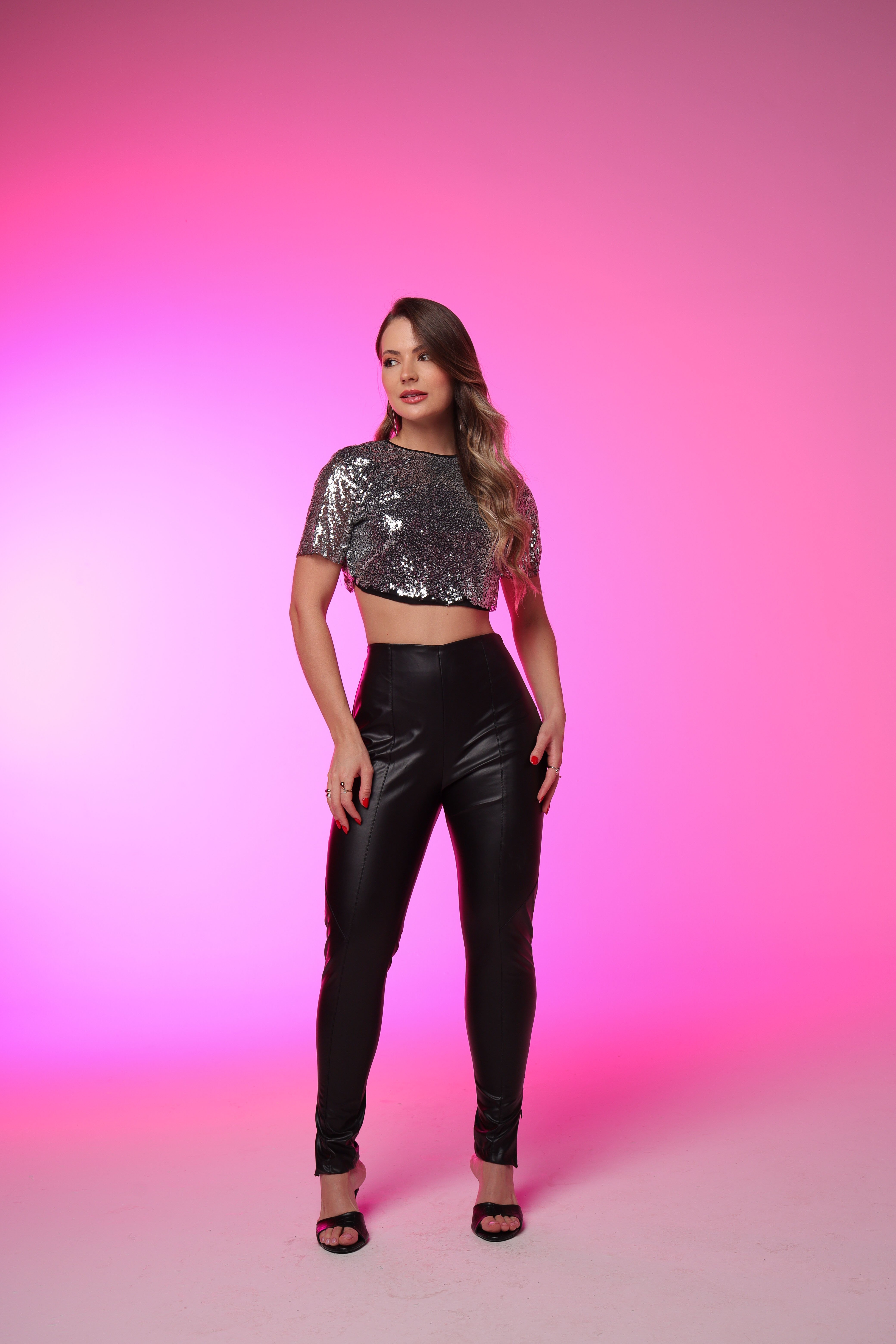 CALÇA DE COURO SKINNY PRETA CROPPED KIARA PRATA Priscila Pires