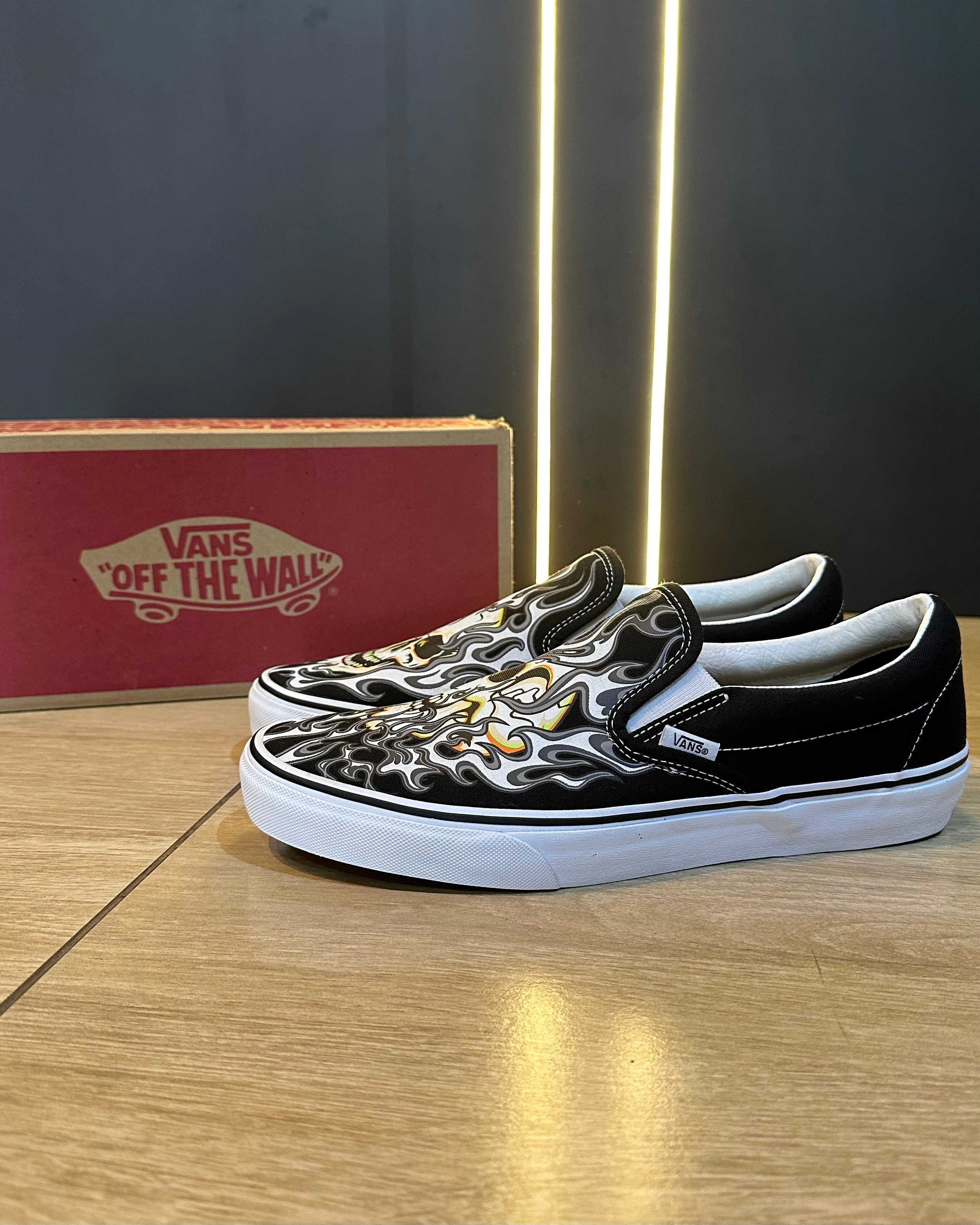 Tênis Vans Slip On Flame Skull