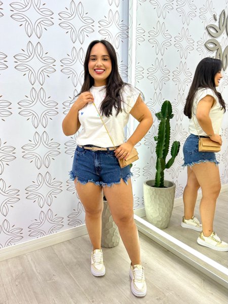 Short branco desfiado fashion