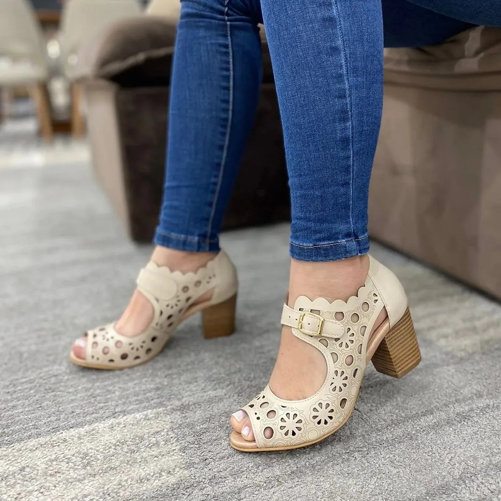 Sandalia boneca hot sale salto baixo