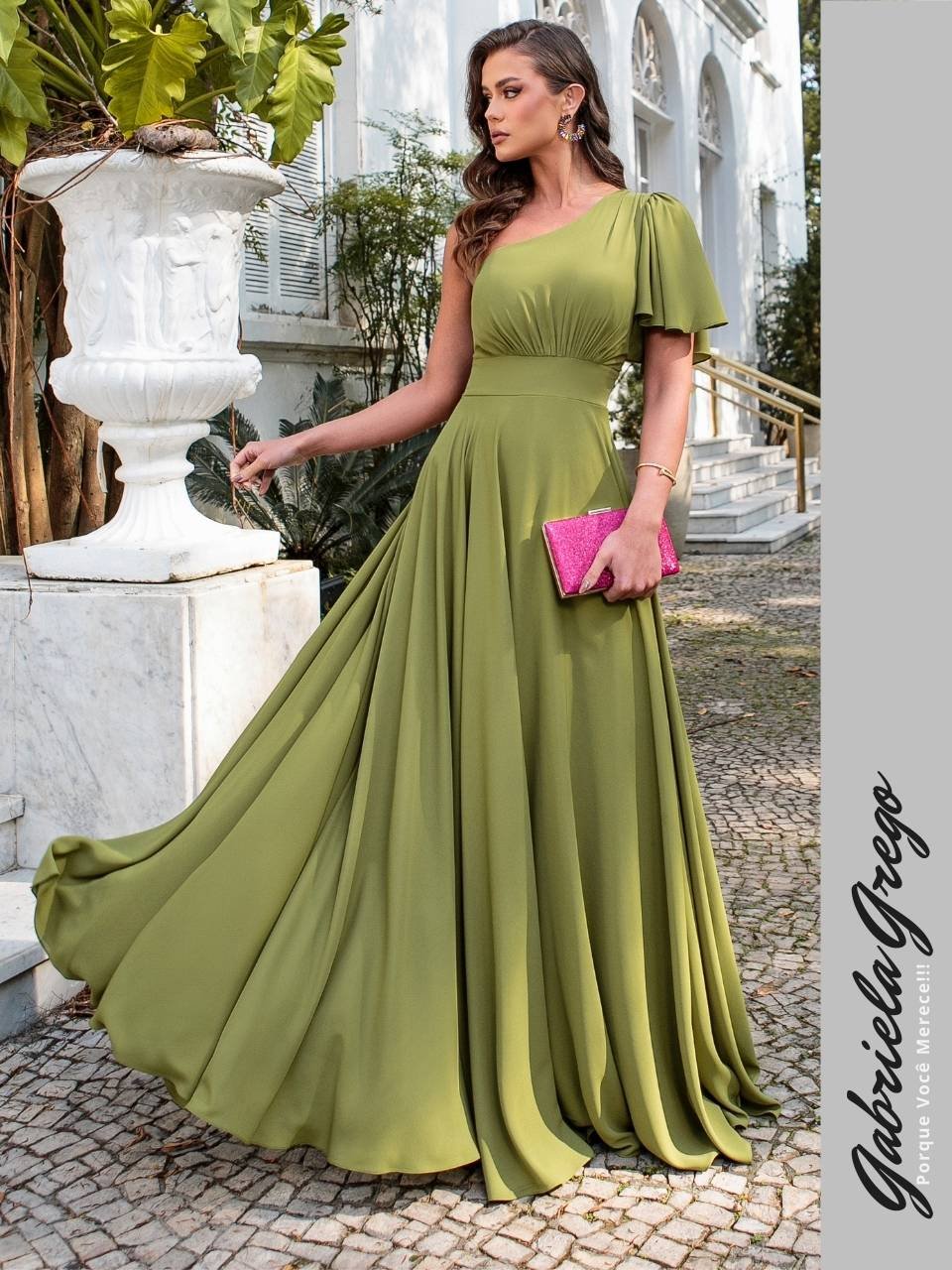 Vestido de Festa Longo Verde Oliva em Chiffon Manga Nula Curta