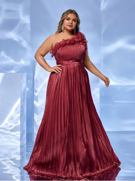 Vestido de Festa Plus Size Plissado com Flores Saphira Saphira