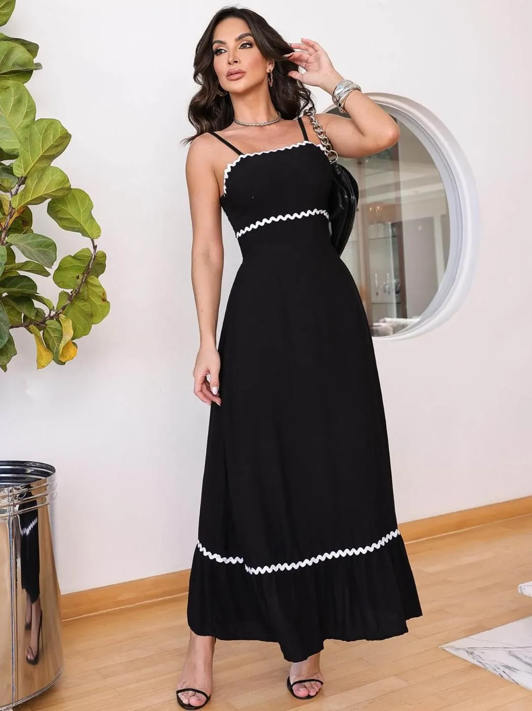 Vestido Preto E Vestido Branco Estampado Em Casamento Pode Vestido