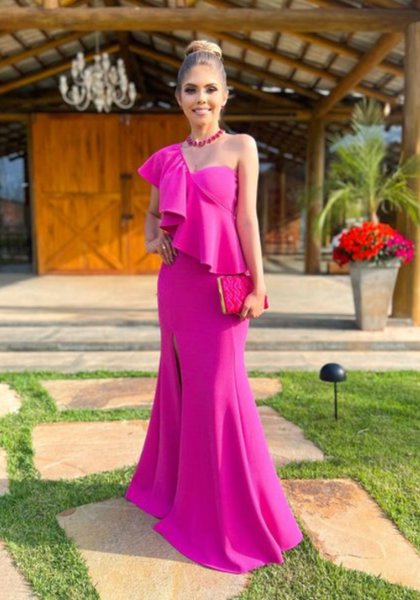 Vestido de Festa Longo com Fenda de Um Ombro Só com Babados Pink