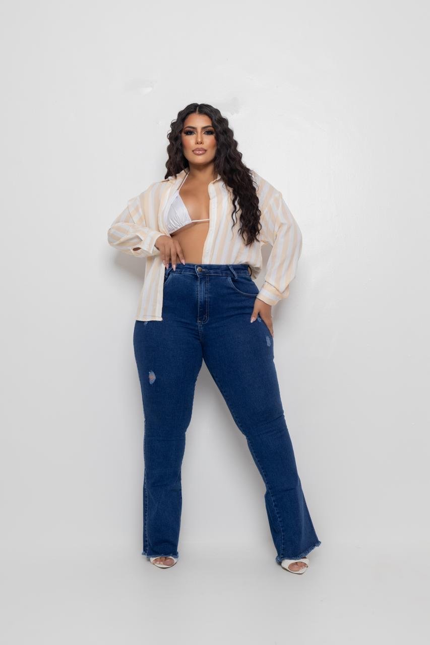 Calça Flare Jeans Boca de Sino Plus Size Barra Desfiada Christee