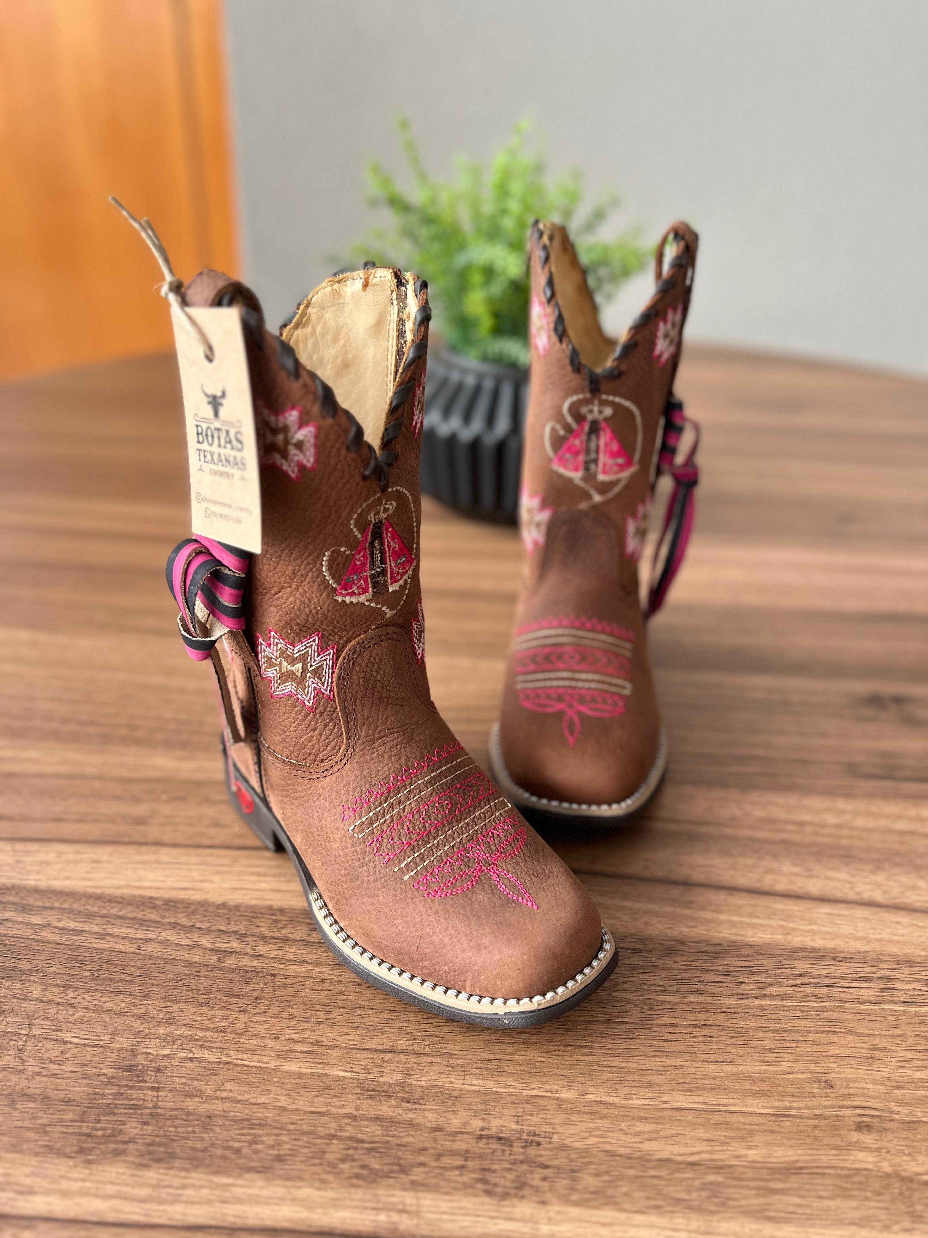 Texana Zoe Infantil - Couro Horse Nescau Chapado/Bordado Padroeira Rosa com Trice