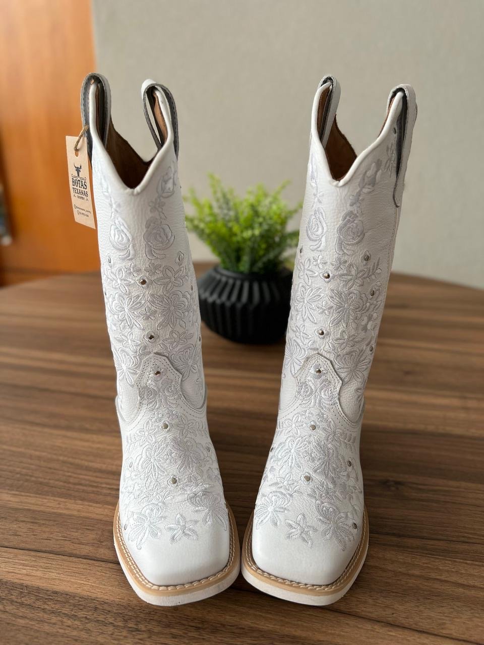 Texana Maitê - Couro Floater Branco/Bordado Florência Branco com metais