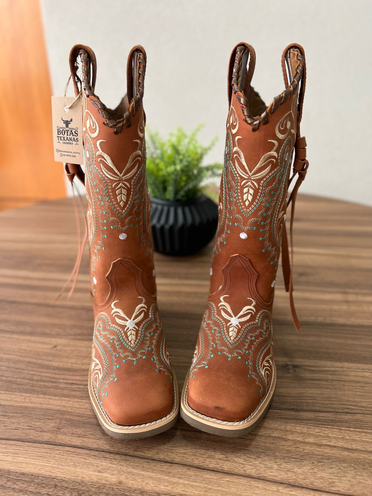 Texana Alice - Couro Horse Telha/Bordado Tribal Bege e Verde