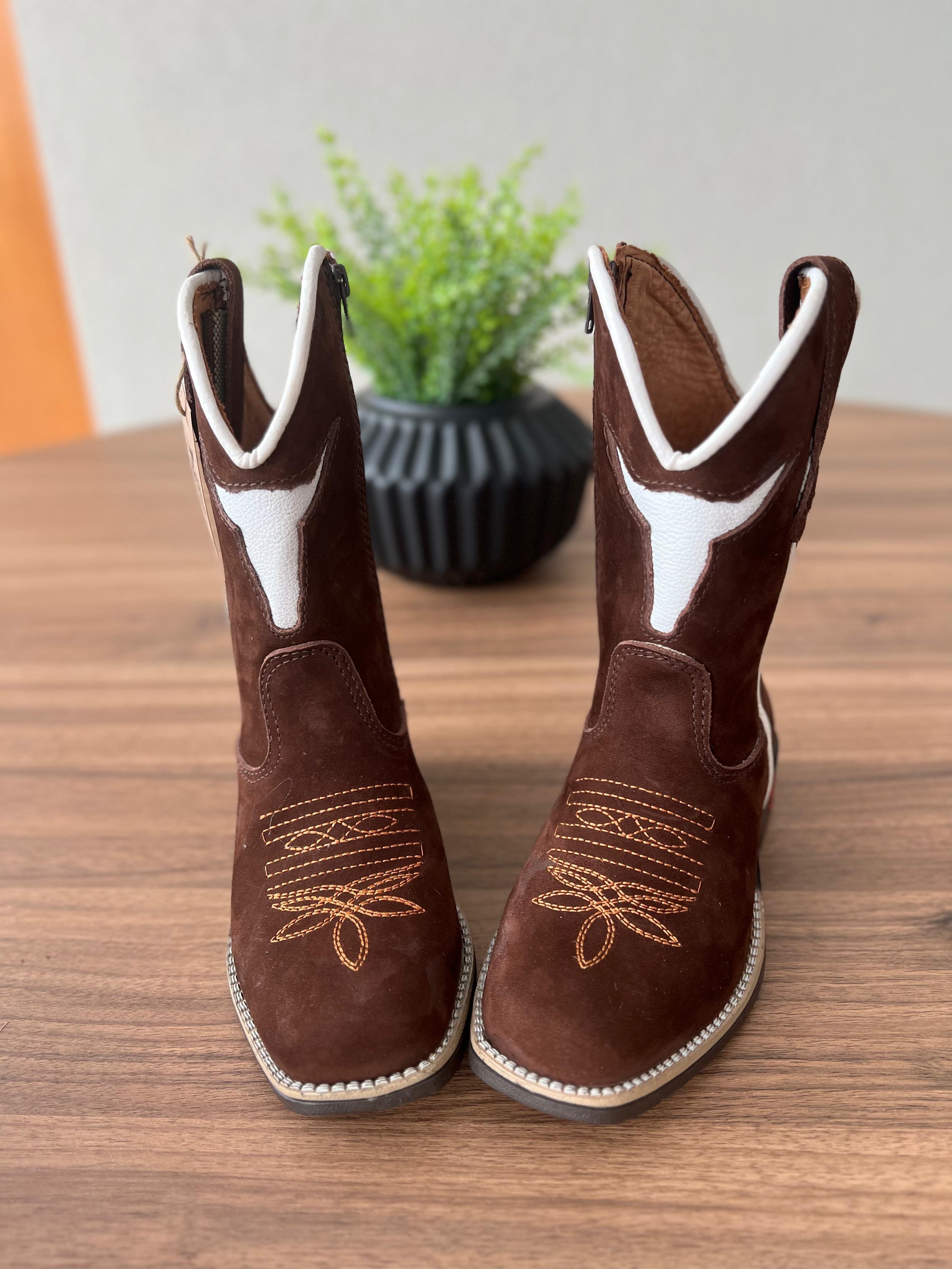 Texana Lucca Infantil - Couro Nobuck Marrom/Bordado Touro Branco