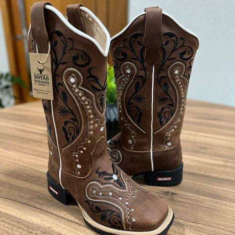 Texana Alice - Couro Horse Nescau/Bordado Tribal Preto com metais