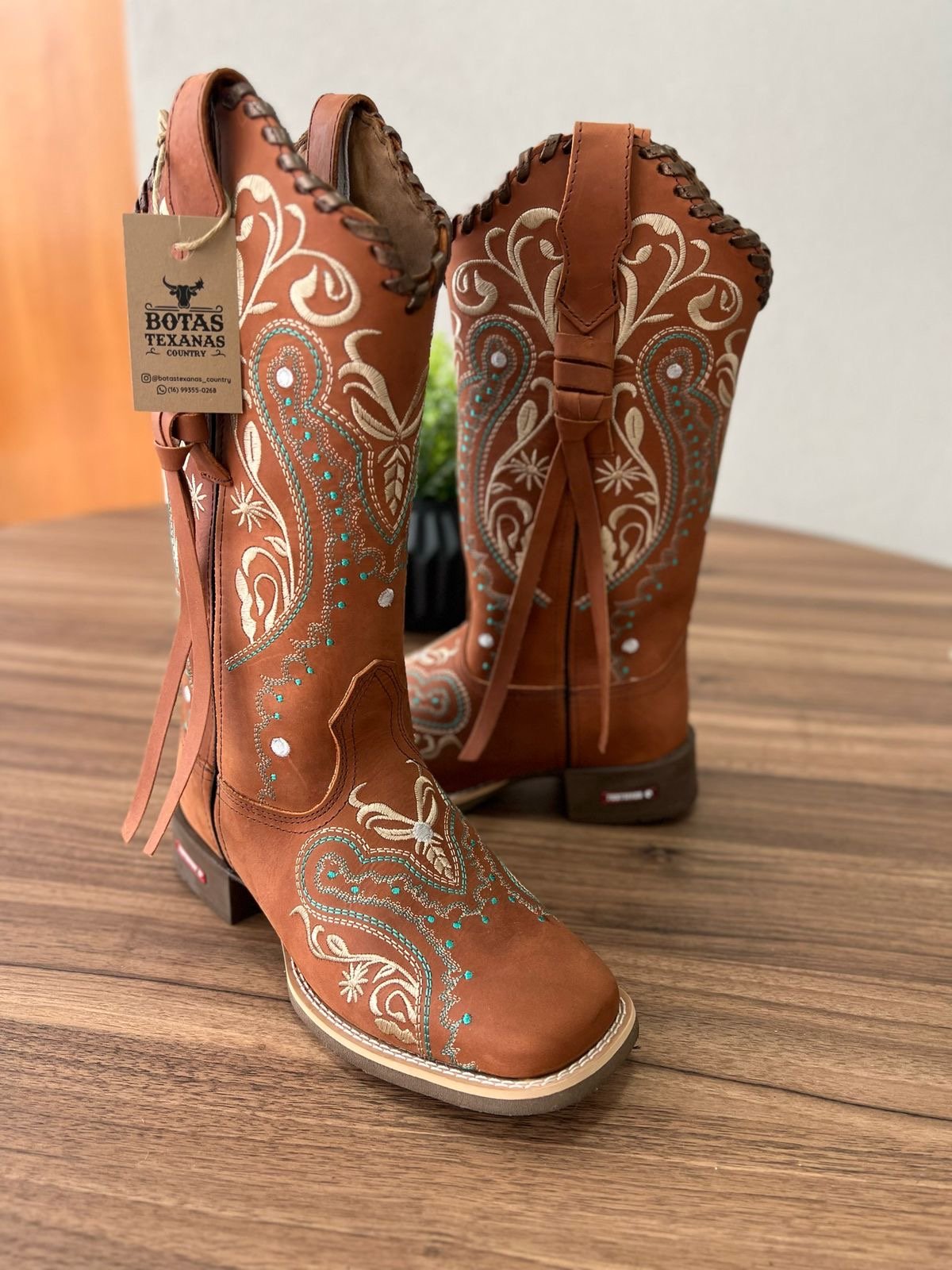Texana Alice - Couro Horse Telha/Bordado Tribal Bege e Verde