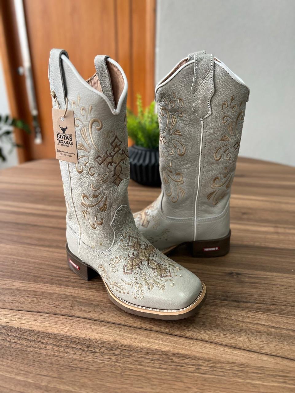 Texana Isabela - Couro Off-White/Bordado Cruz Bege