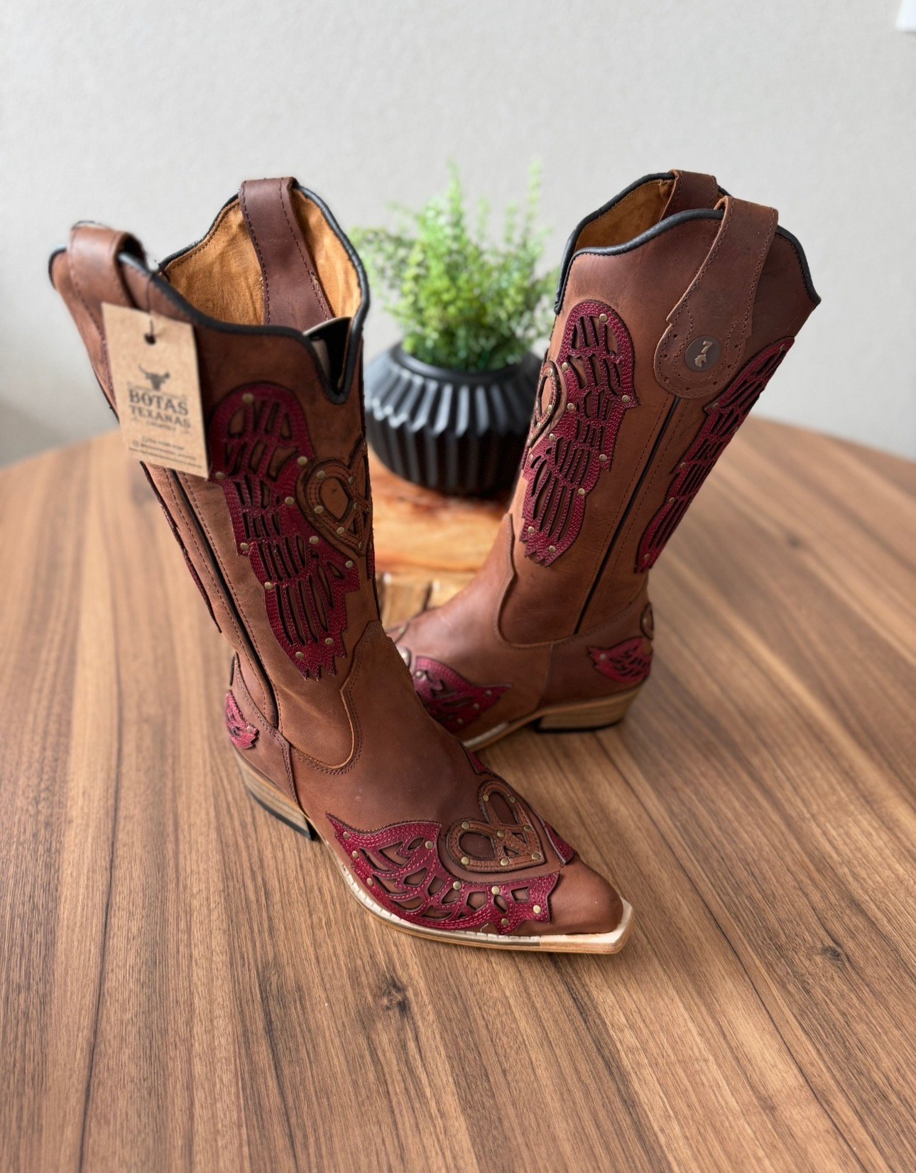 Texana Anjo - Couro Horse Nescau e Vermelho/Laser Coração e Asas