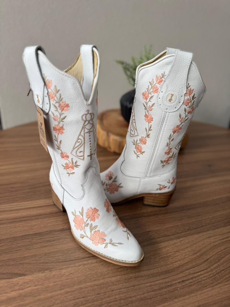 Texana Kassia - Couro Floater Branco/Bordado Flores Salmão e Padroeira Bege