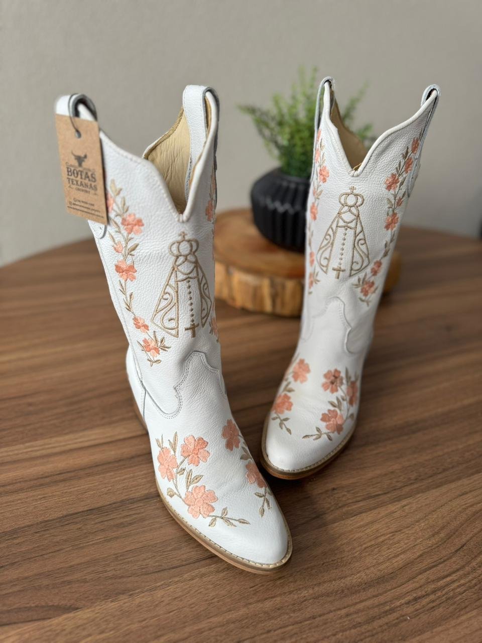 Texana Kassia - Couro Floater Branco/Bordado Flores Salmão e Padroeira Bege