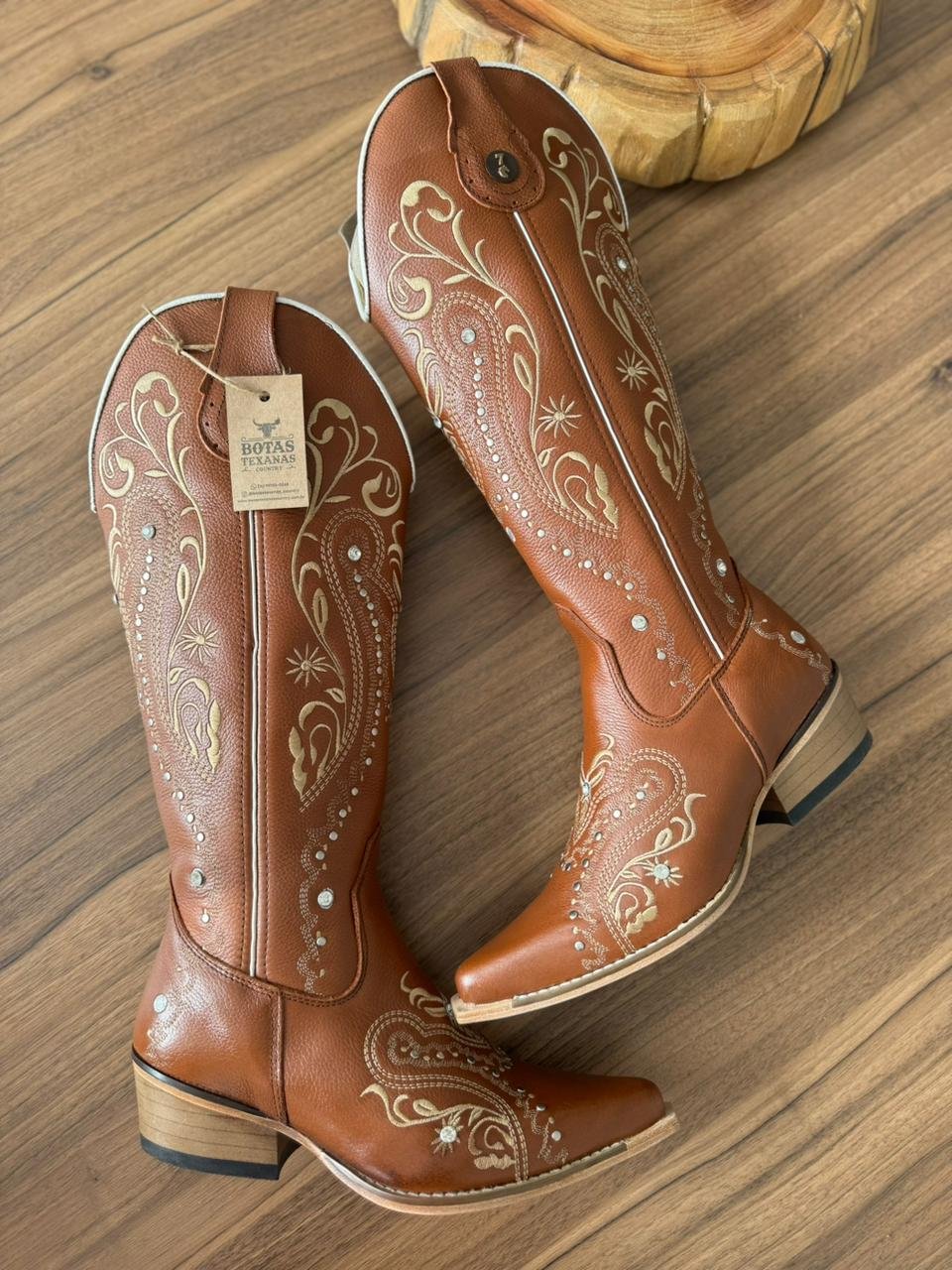 Texana Alice (Over) - Couro Mustangue/Bordado Tribal Bege c/ Metais e Strass