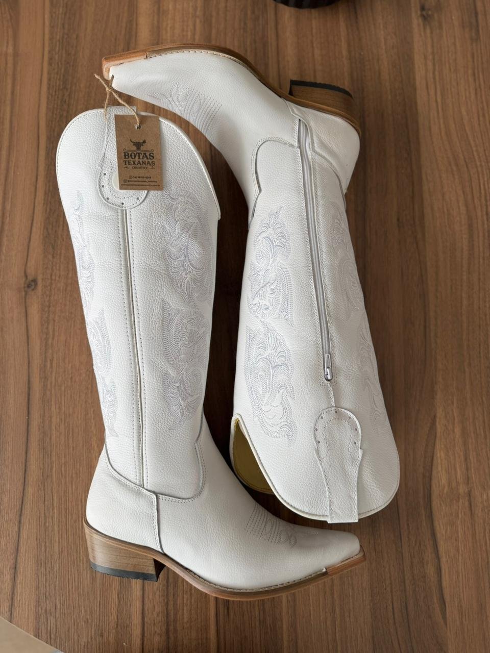Texana Natália (Over) - Couro Floater Branco/Bordado Ramos Branco