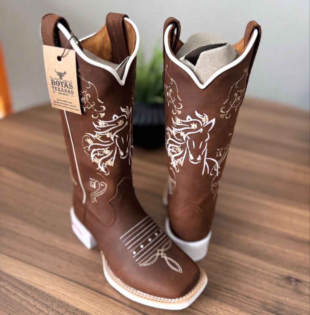 Texana Julia - Couro Horse Nescau/Bordado Cavalo Branco e Bege