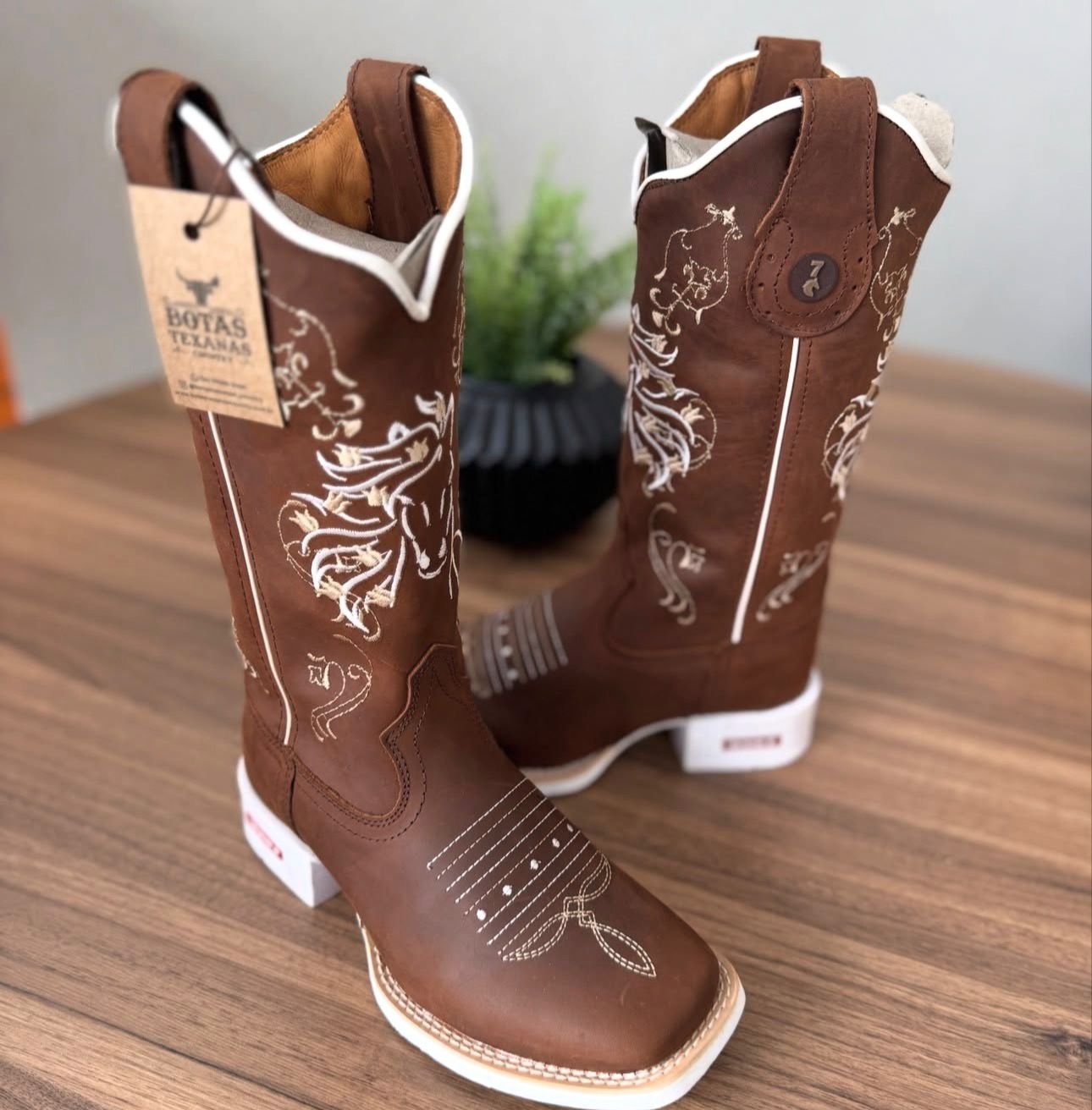 Texana Julia - Couro Horse Nescau/Bordado Cavalo Branco e Bege