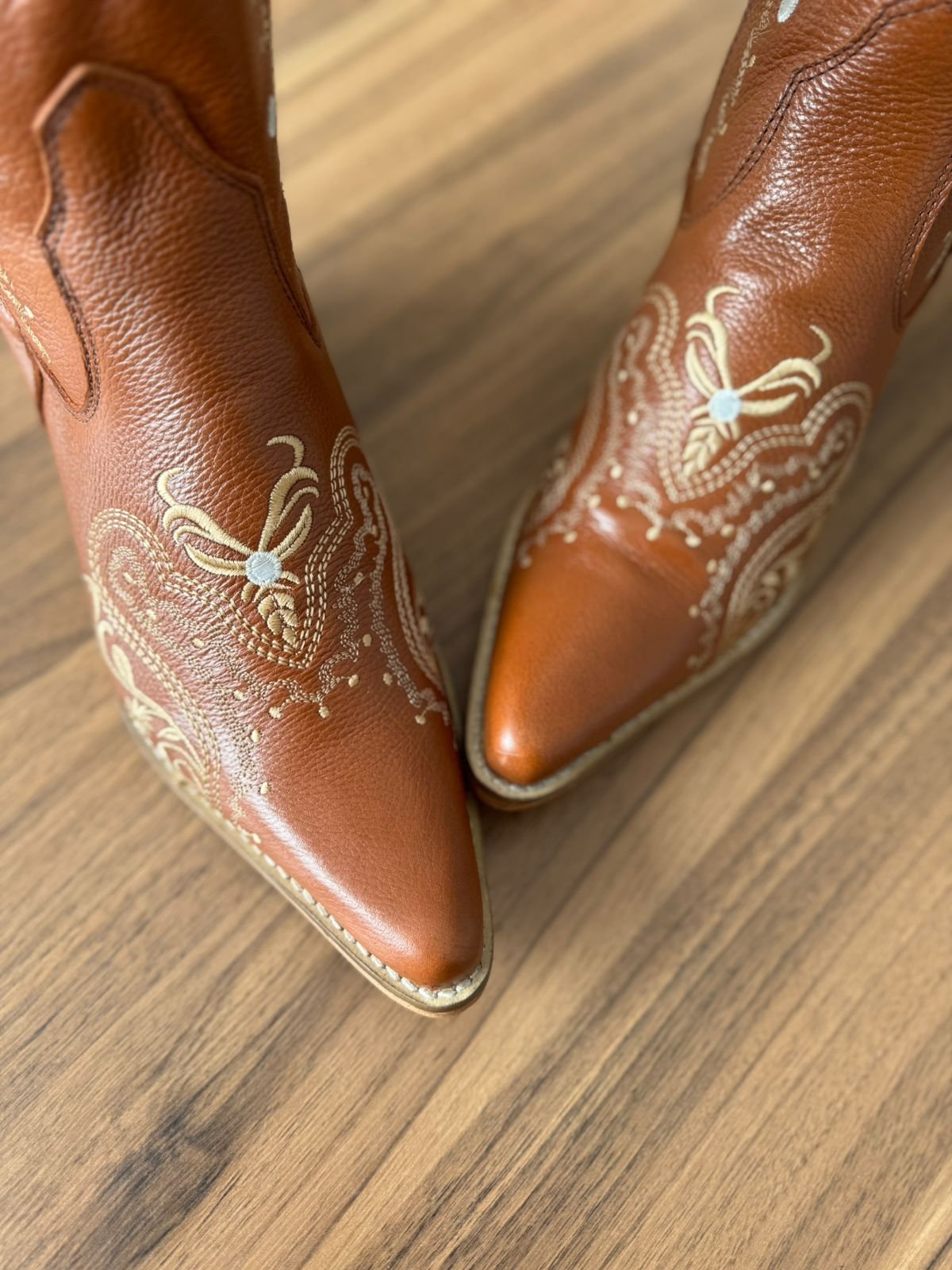 Texana Alice (Over) - Couro Mustangue/Bordado Tribal Bege 