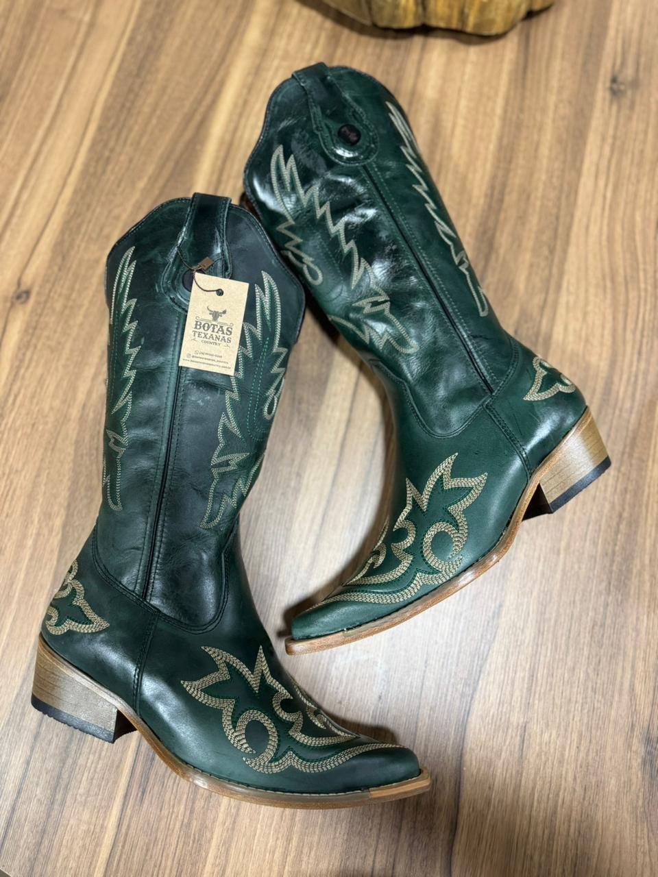 Texana Esmeralda - Couro Fóssil Verde/Bordado Ramos Verde e Bege
