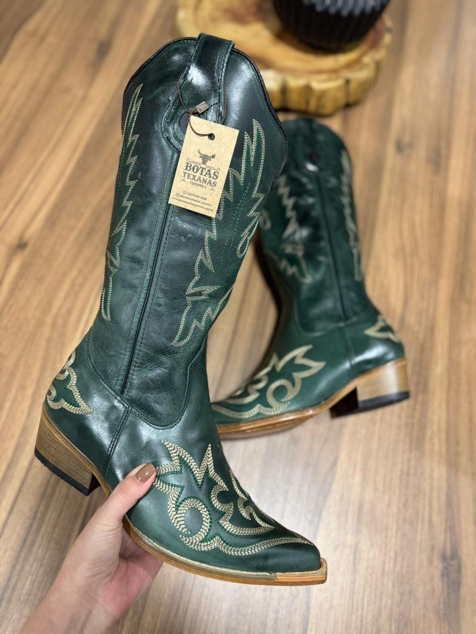 Texana Esmeralda - Couro Fóssil Verde/Bordado Ramos Verde e Bege