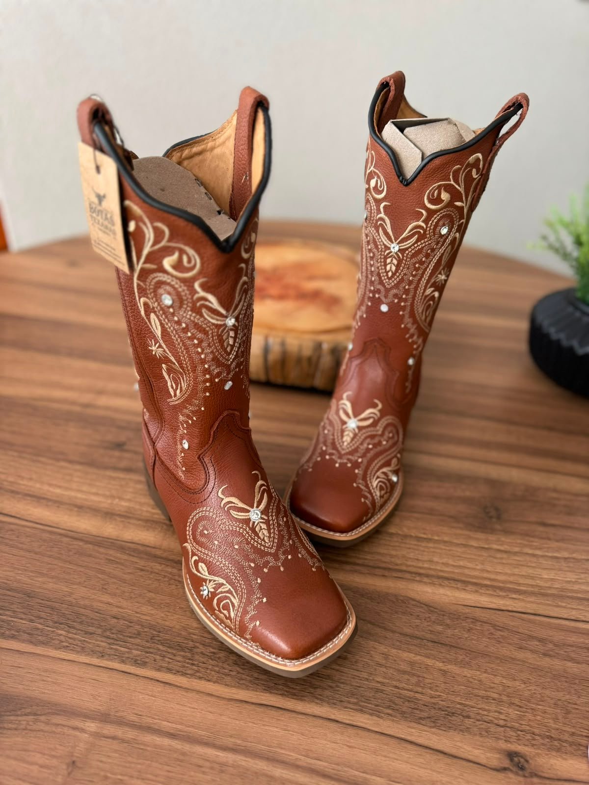 Texana Alice - Couro Mustang/Bordado Tibal Bege com Strass