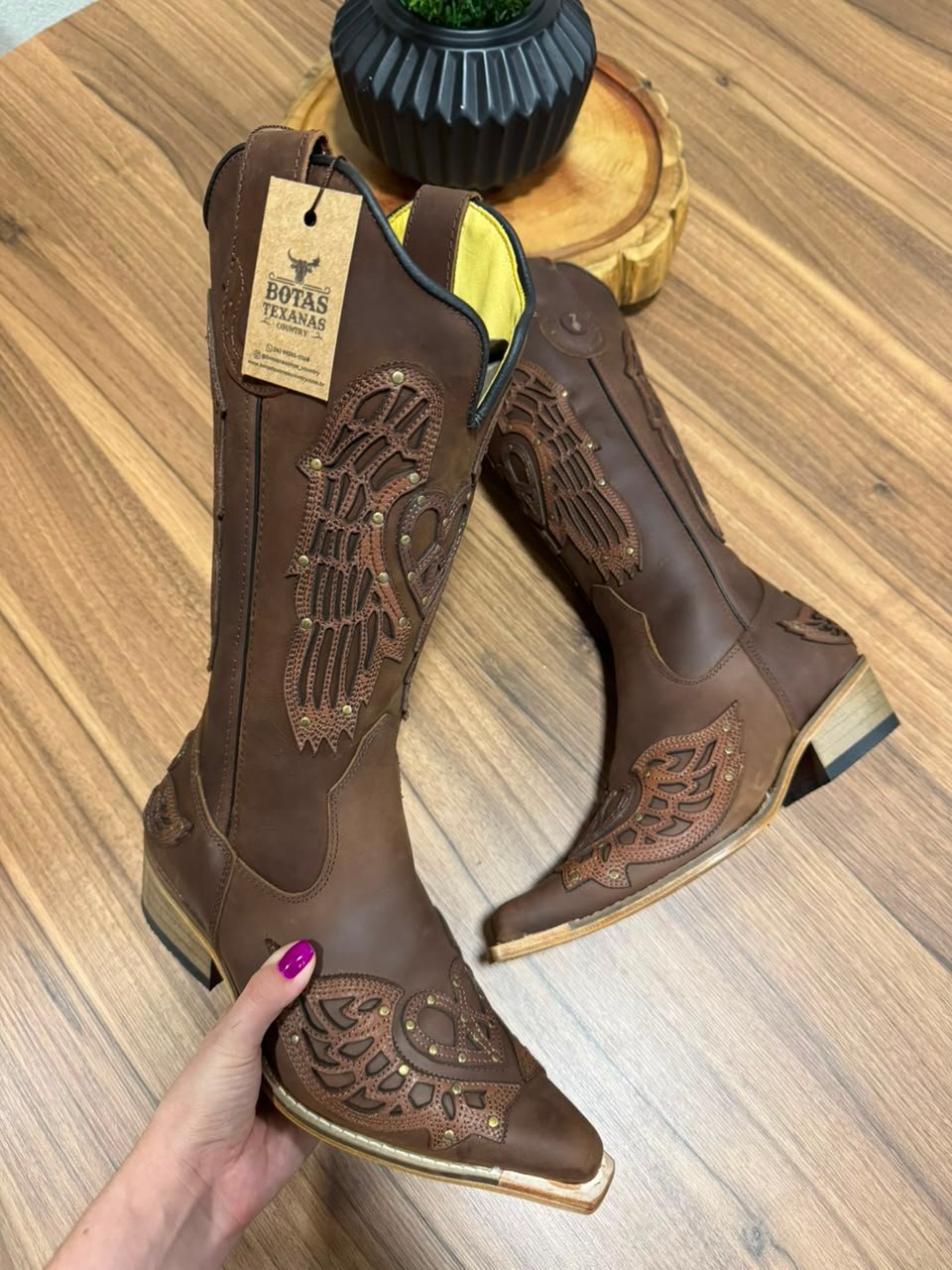 Texana Anjo - Couro Horse Nescau/ Laser Coração e Asas