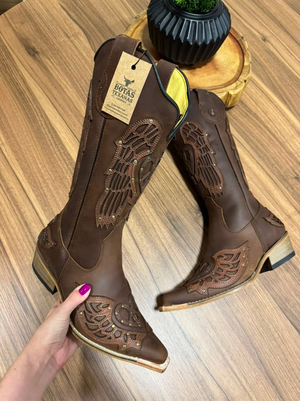 Texana Anjo - Couro Horse Nescau/ Laser Coração e Asas