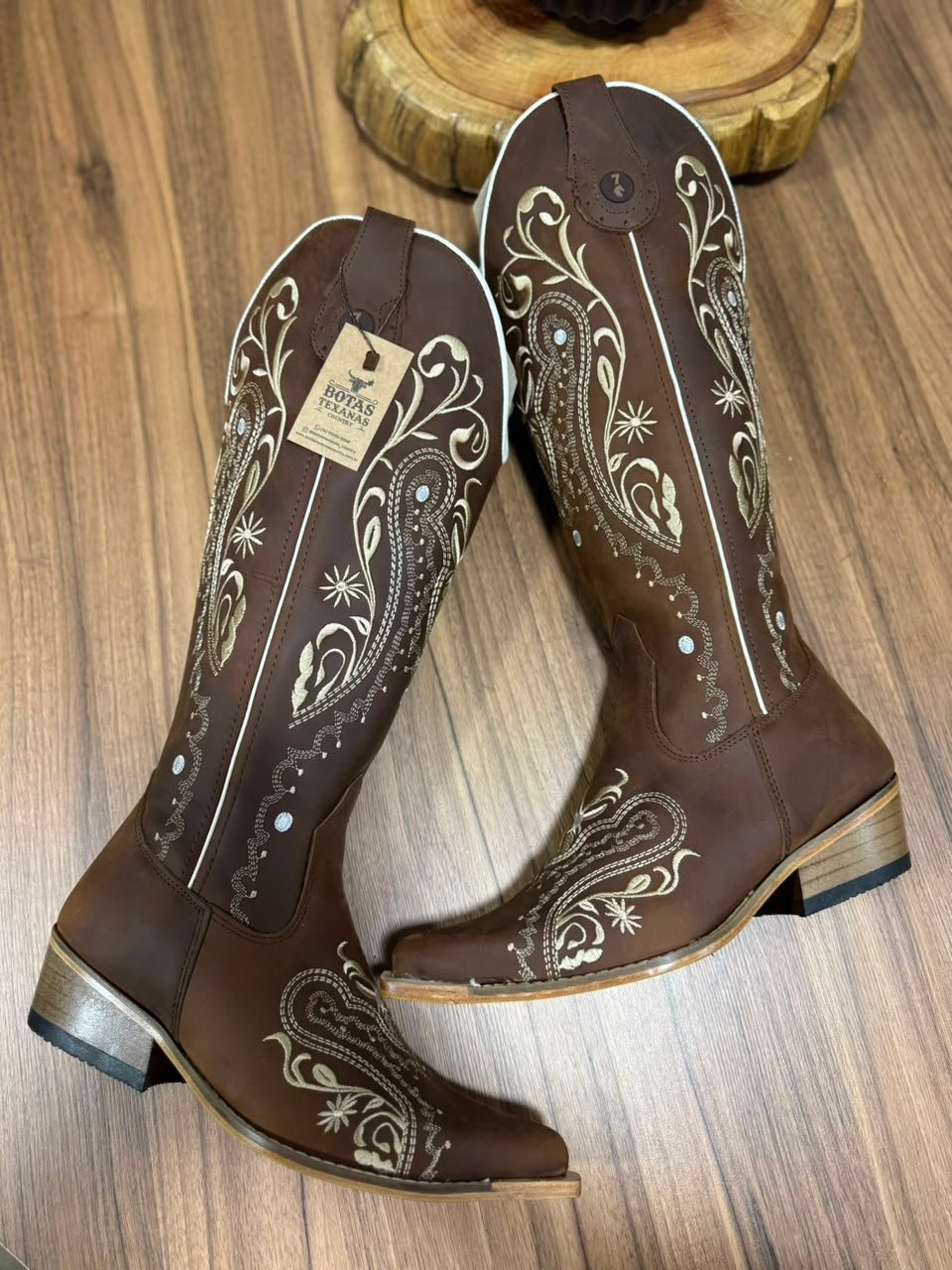 Texana Alice (Over) - Couro Horse Nescau/Bordado Tribal Bege 