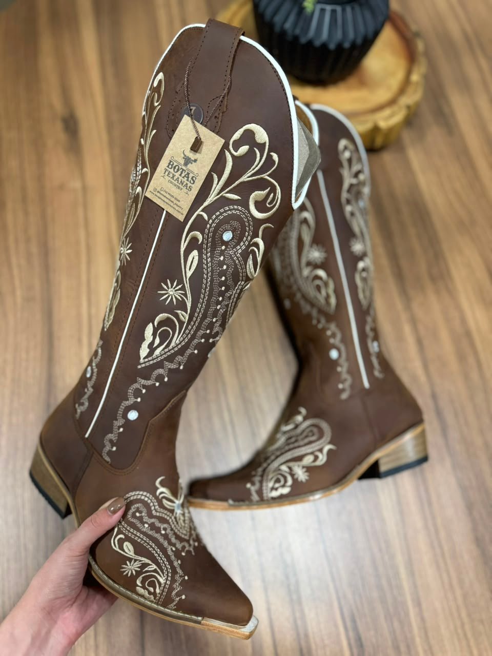 Texana Alice (Over) - Couro Horse Nescau/Bordado Tribal Bege 