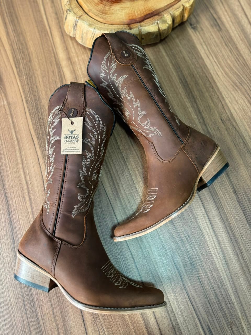 Texana Sara - Couro Horse Nescau/Bordado Bege