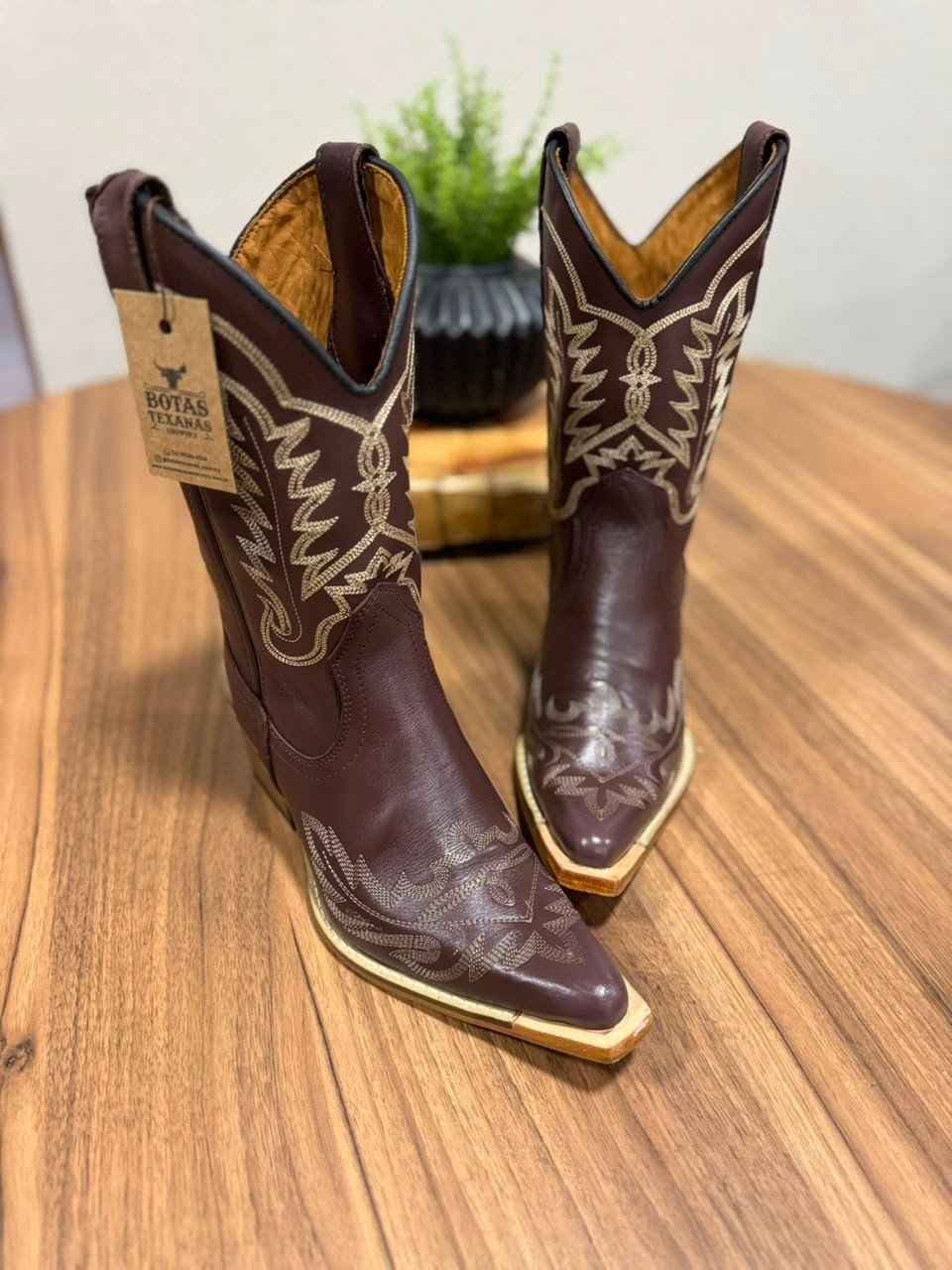 Texana West (Tradicional) - Couro Látego Marrom/Bordado Bege 
