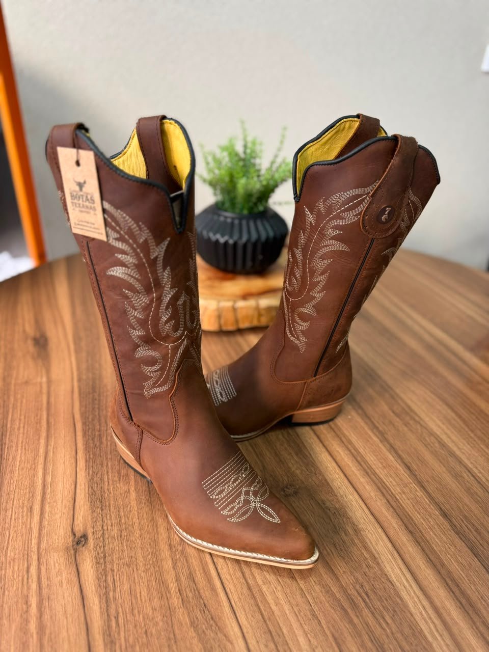 Texana Sara - Couro Horse Nescau/Bordado Bege
