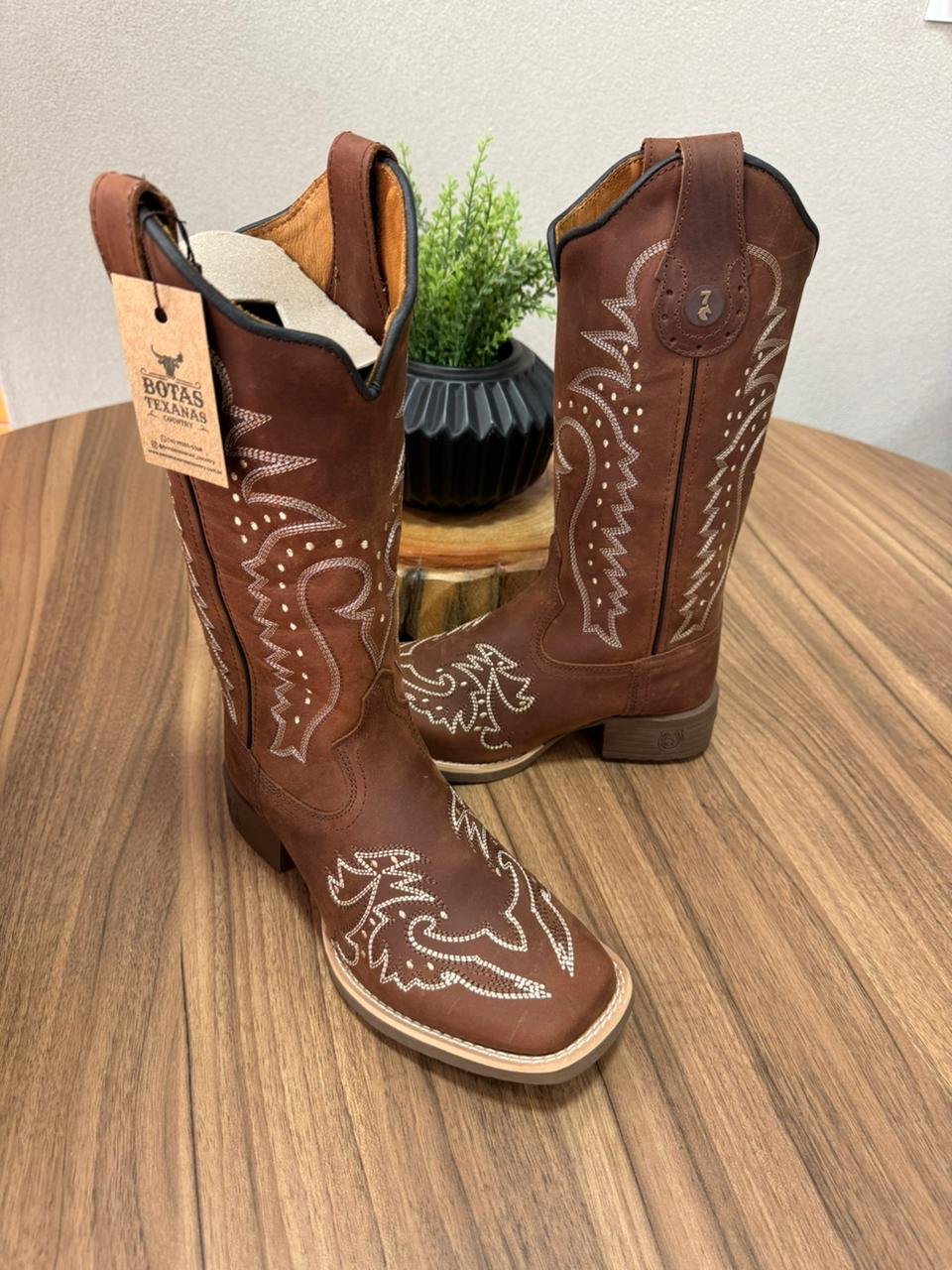 Texana Fernanda - Couro Horse Nescau/Bordado Ramos Marrom e Bege