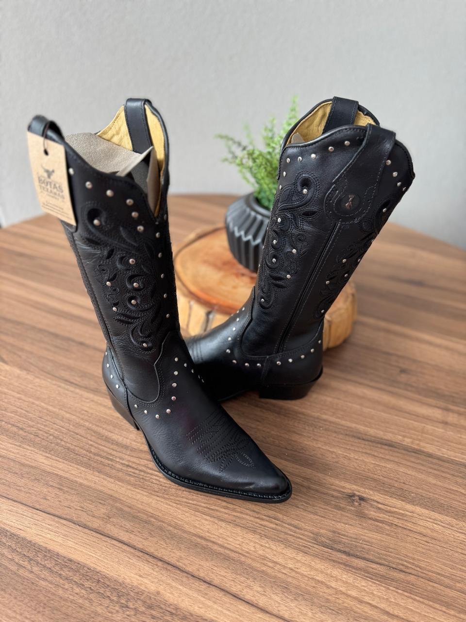 Texana Geovana (Perfilado) - Couro Látego Preto/Bordado Ramos Preto 