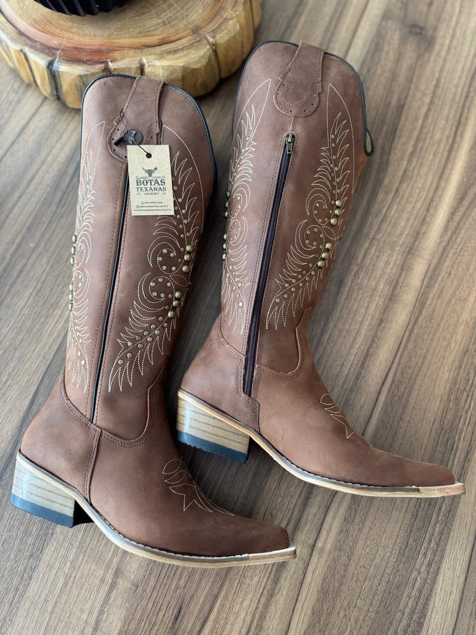 Texana Brisa (Over) - Couro Horse Nescau/Ramos Bege c/ Metais e Strass
