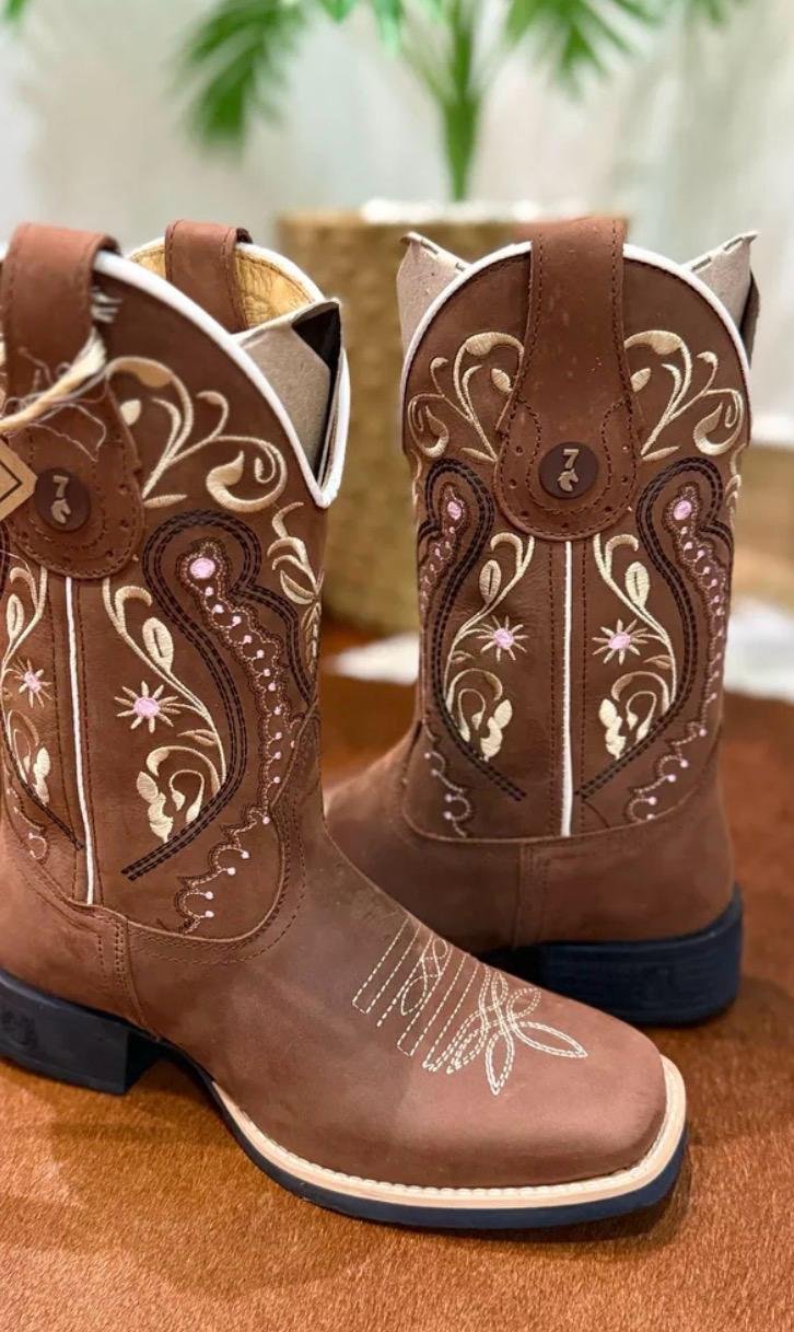Texana Alice - Couro Horse Nescau/Bordado Tribal Rosa Claro 